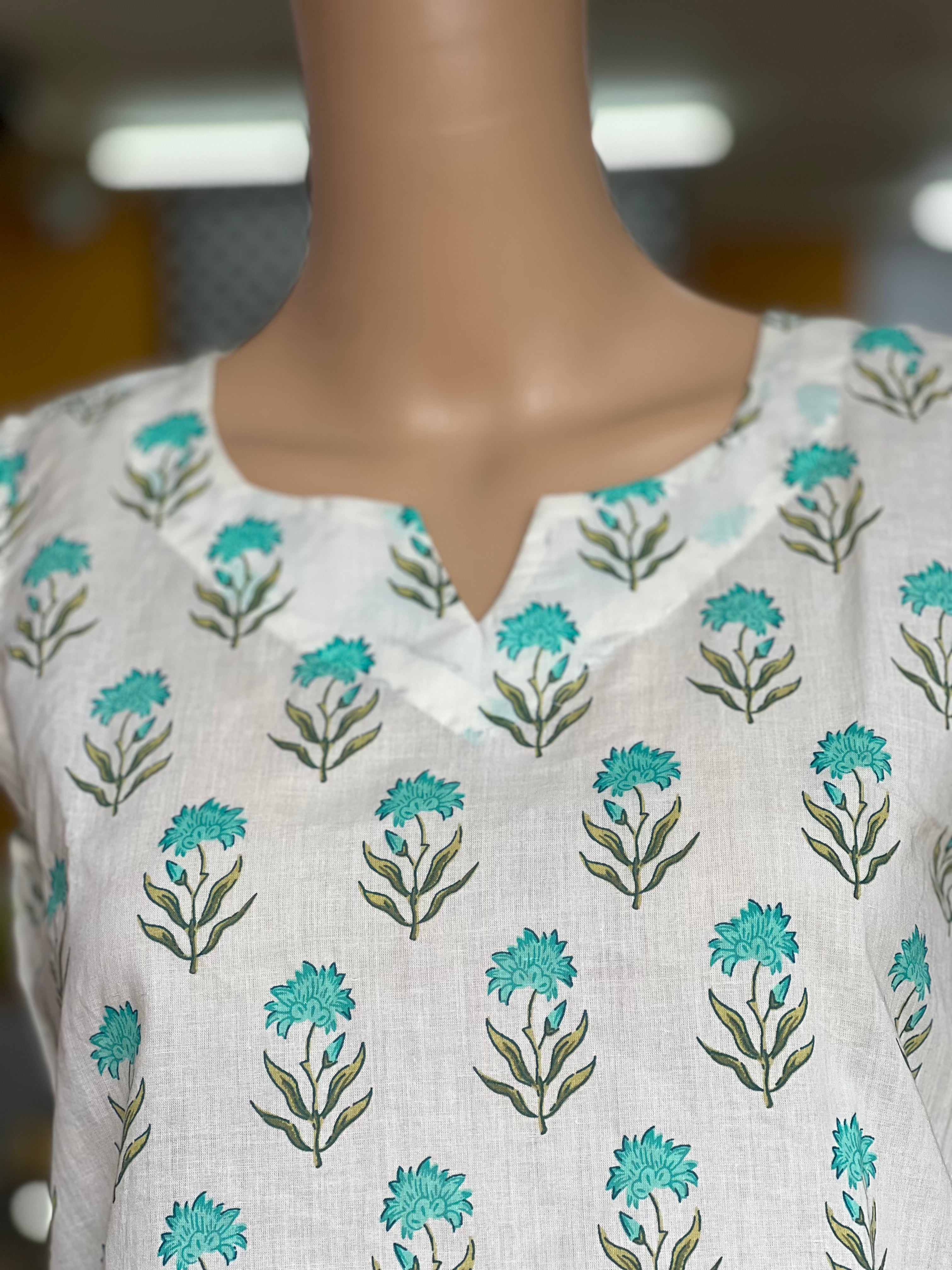 Floral Print Sleeveless Short Kurti