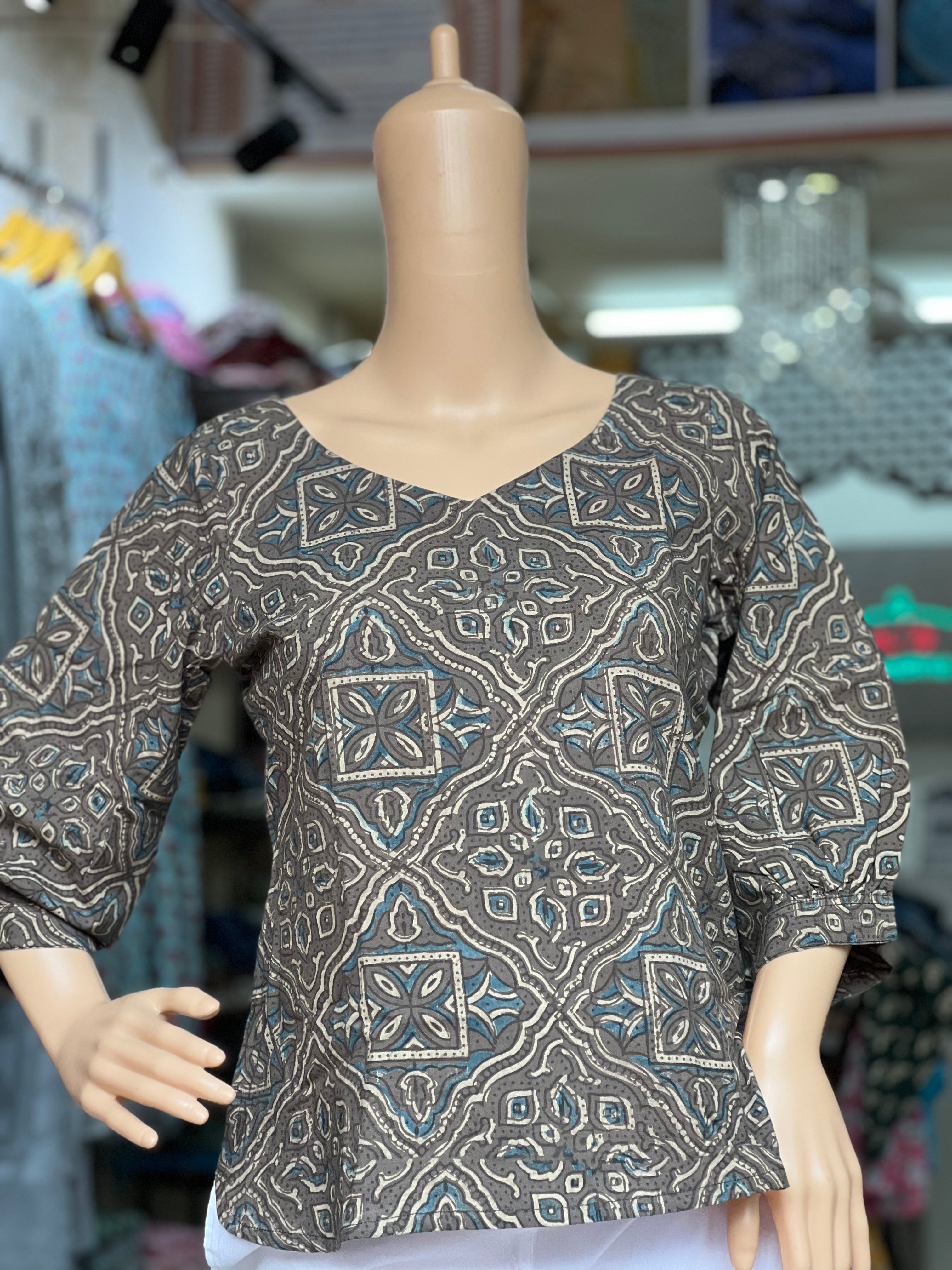 Printed Sleeveless Short Kurti