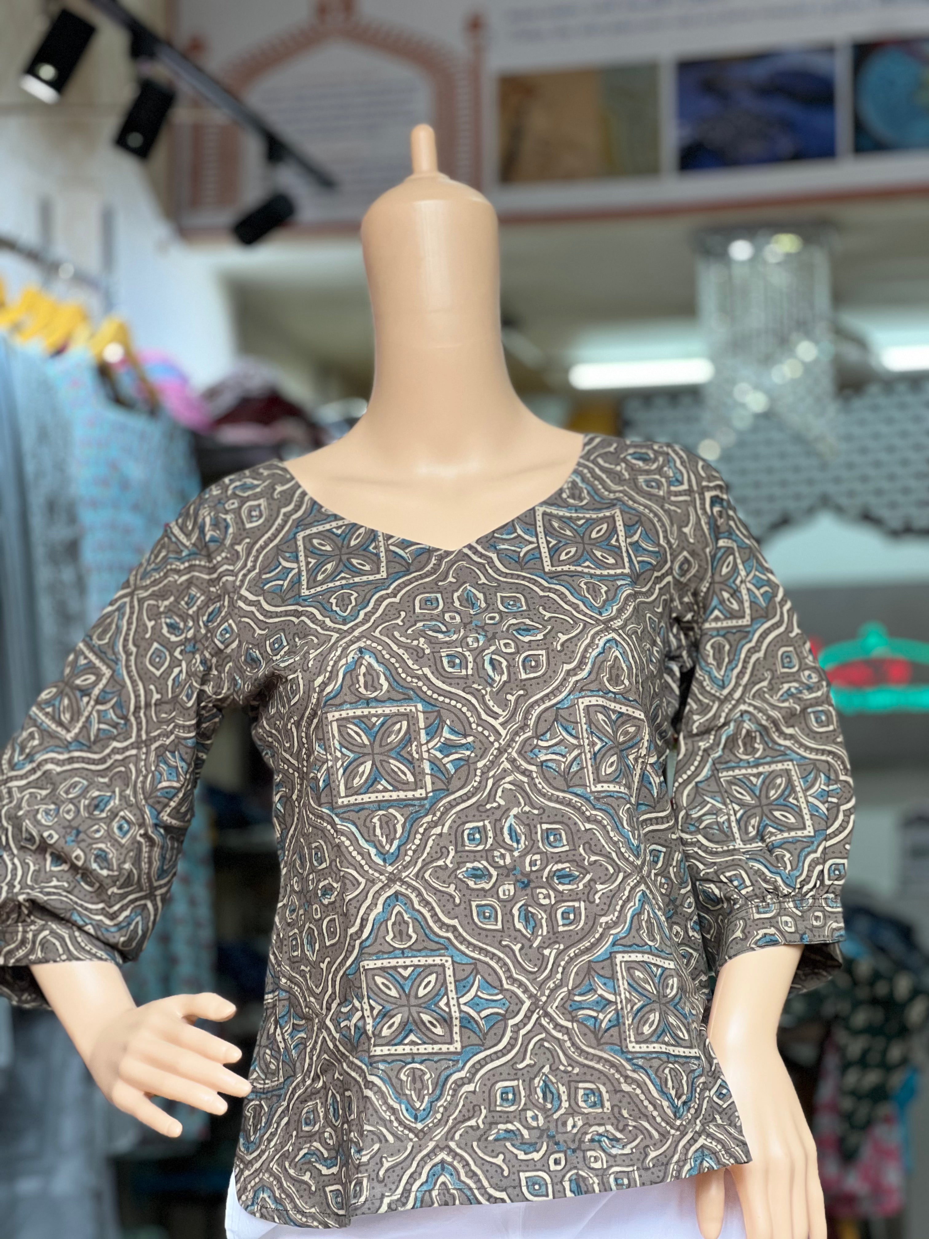 Printed Sleeveless Short Kurti