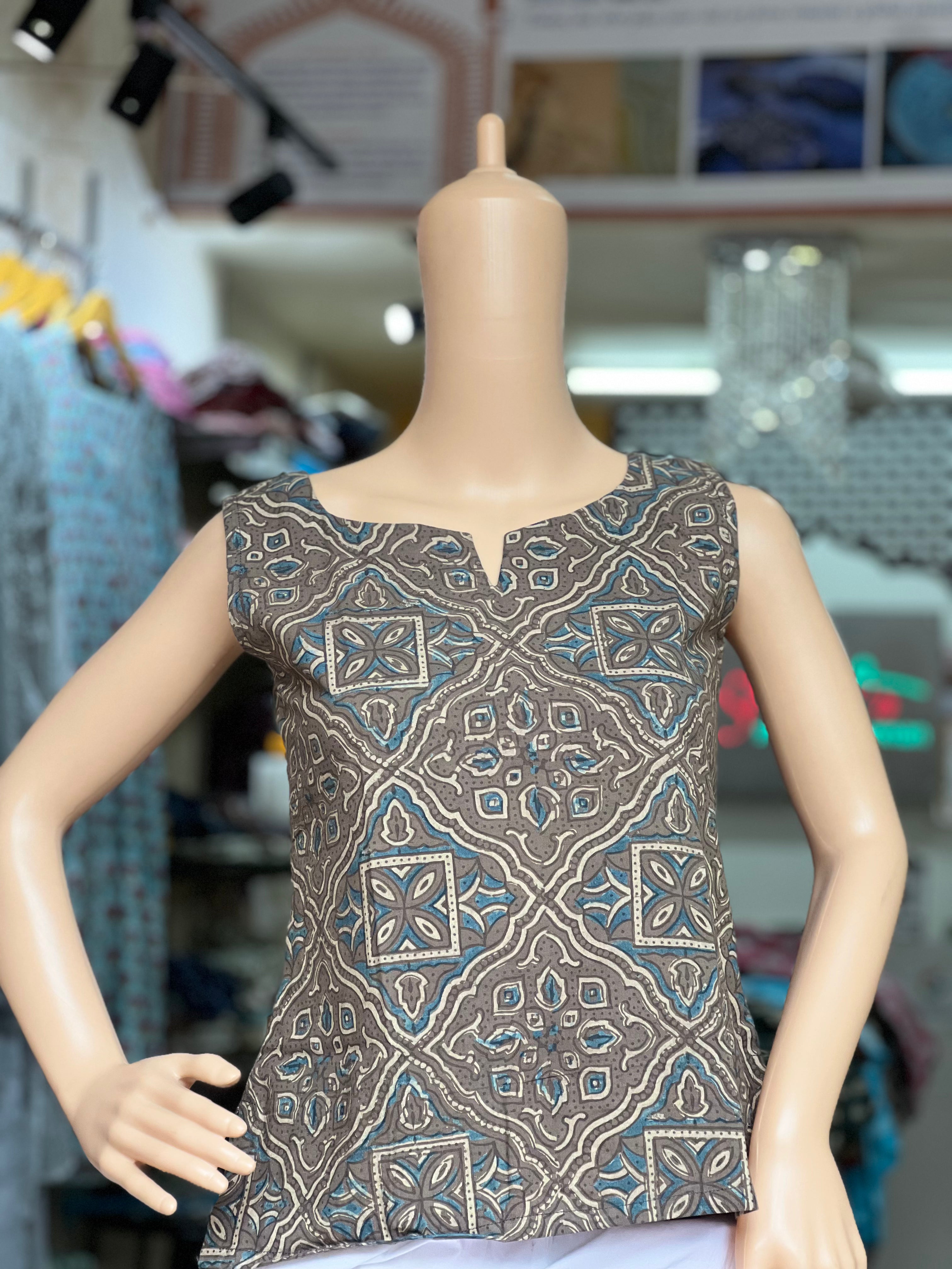 Floral Print Sleeveless Short Kurti