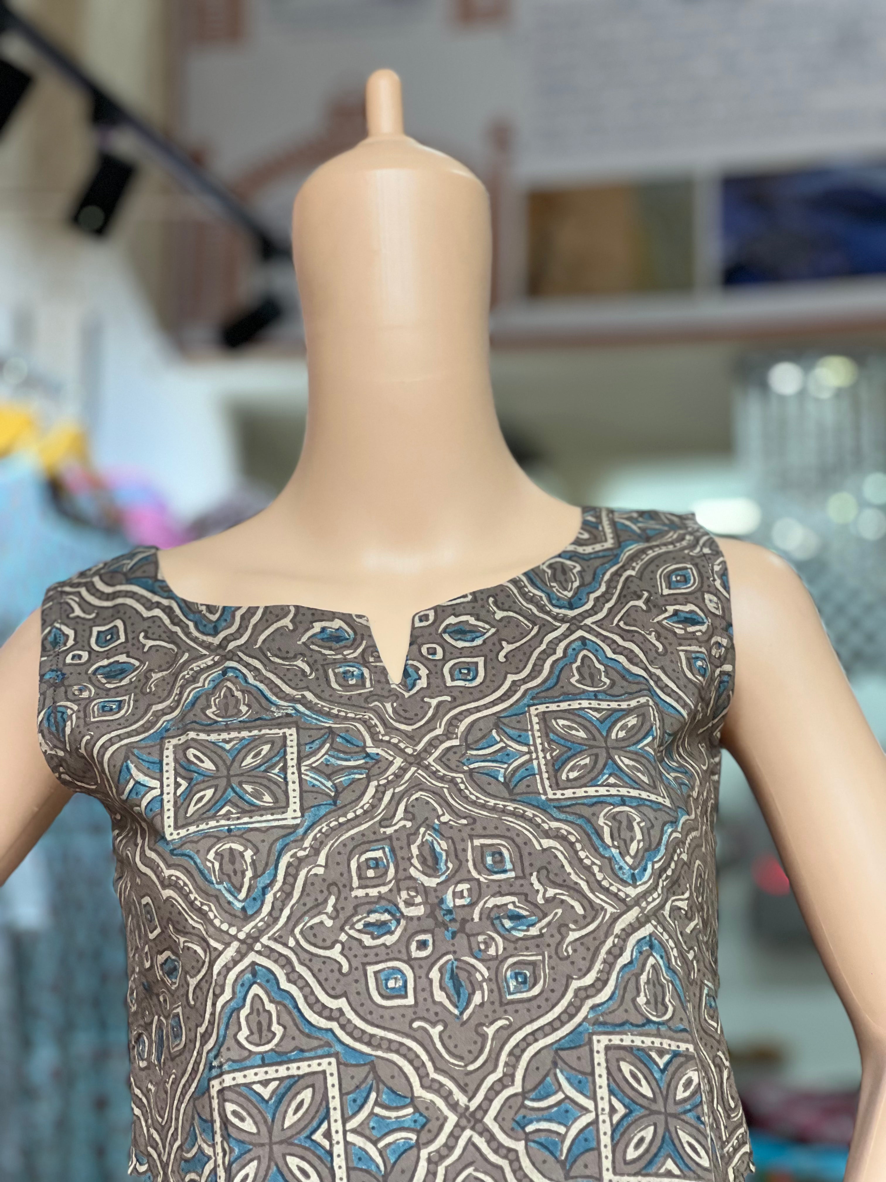 Floral Print Sleeveless Short Kurti