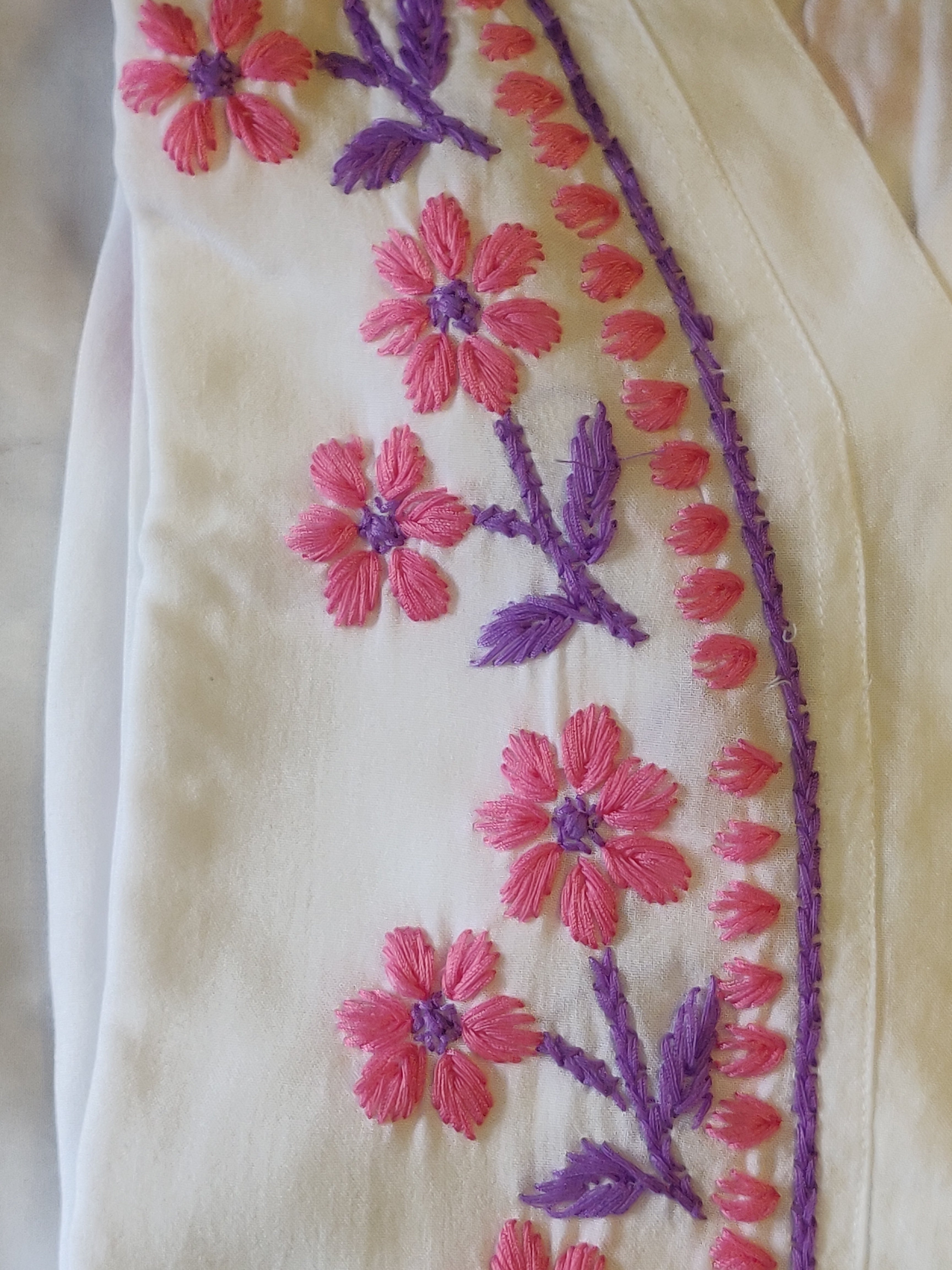 White Rayon Long Kurti with Dual-Thread Chikankari